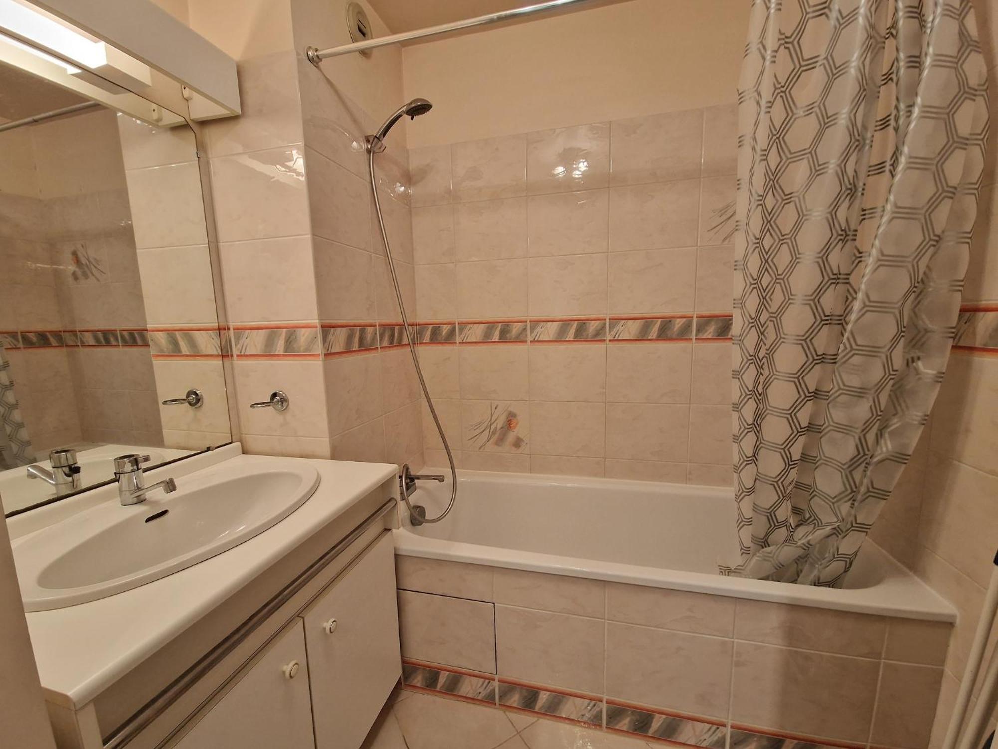 Appartement Avec Piscine, Tennis & Balcon, Centre-Ville Chatelaillon-Plage, 6 Pers, 2 Ch - Fr-1-706-17 Eksteriør billede